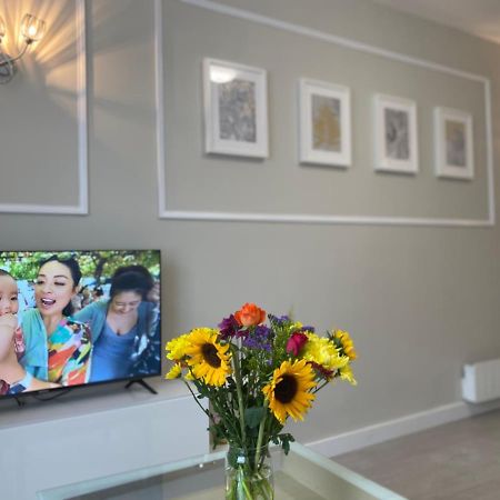 Stunning Apartment In Leeds- Financial District ลีดส์ ภายนอก รูปภาพ