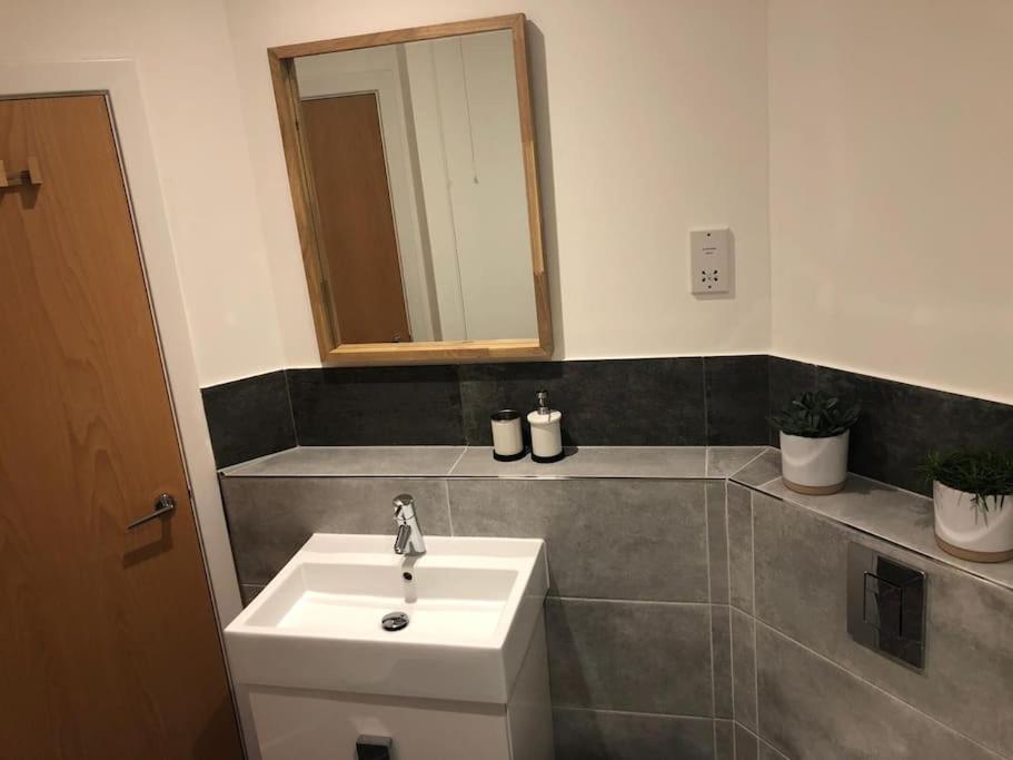 Stunning Apartment In Leeds- Financial District ลีดส์ ภายนอก รูปภาพ