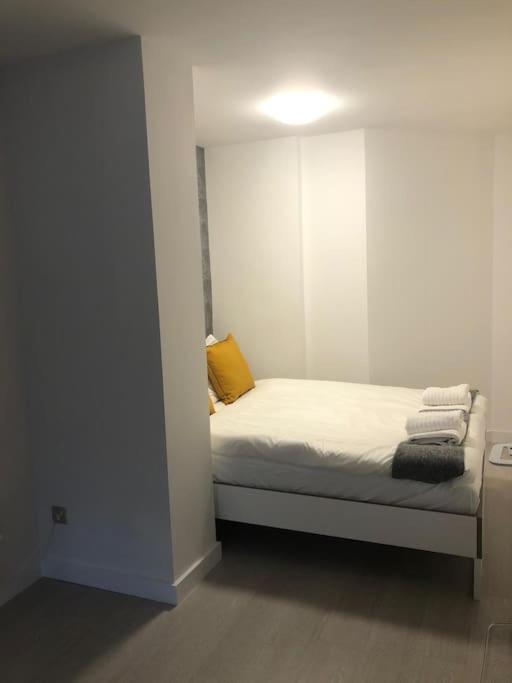 Stunning Apartment In Leeds- Financial District ลีดส์ ภายนอก รูปภาพ