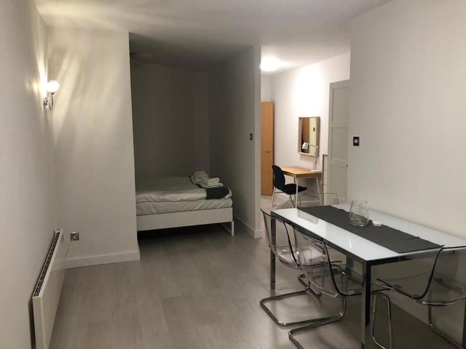 Stunning Apartment In Leeds- Financial District ลีดส์ ภายนอก รูปภาพ