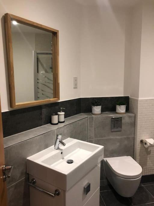 Stunning Apartment In Leeds- Financial District ลีดส์ ภายนอก รูปภาพ